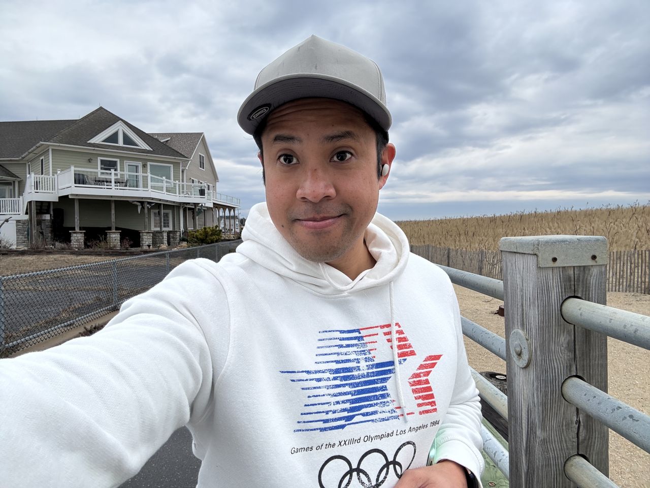 Apple iPhone 16e selfie sample.