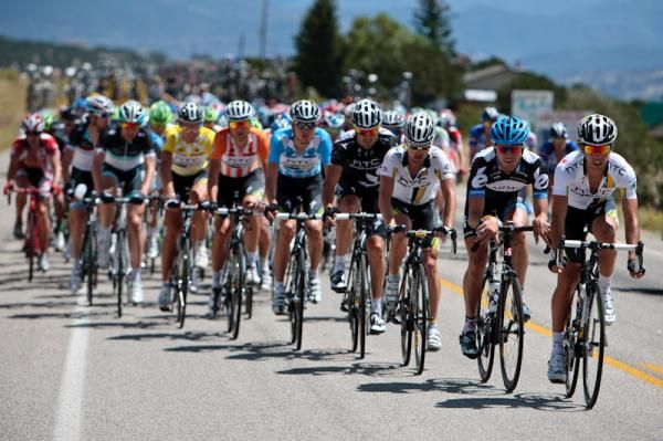 The group starts to chase in earnest.
