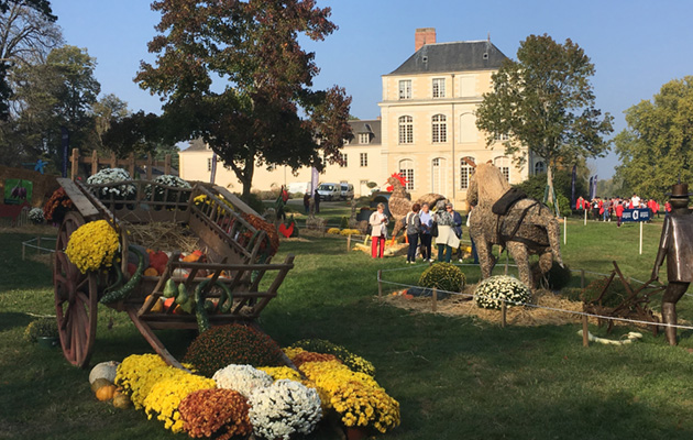 Decoration at Fence 10 (6yo) 12 (7yo) La ferme extraordinaire de
