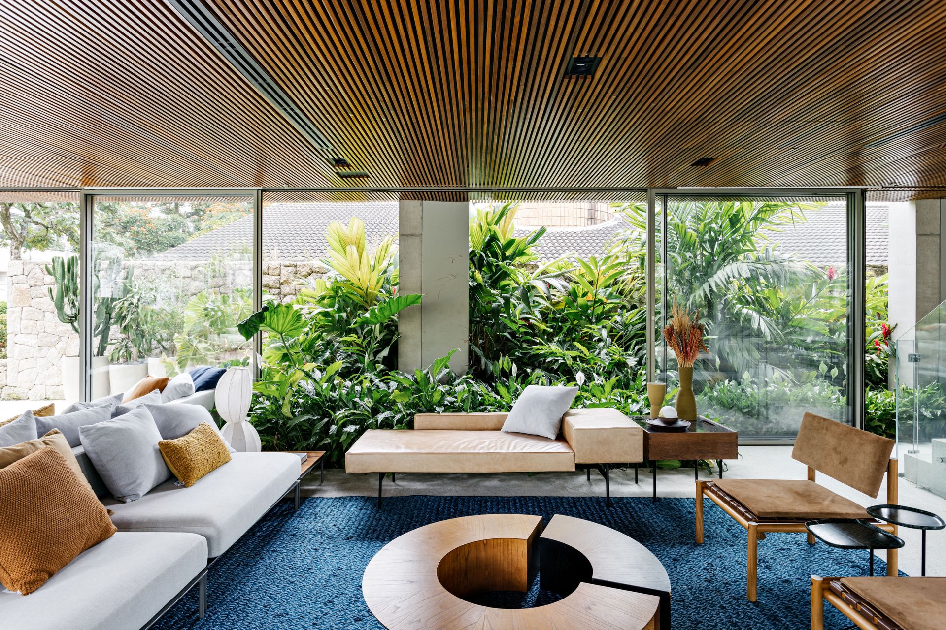 Casa Cumaru by FGMF Arquitetos, São Paulo, Brazil