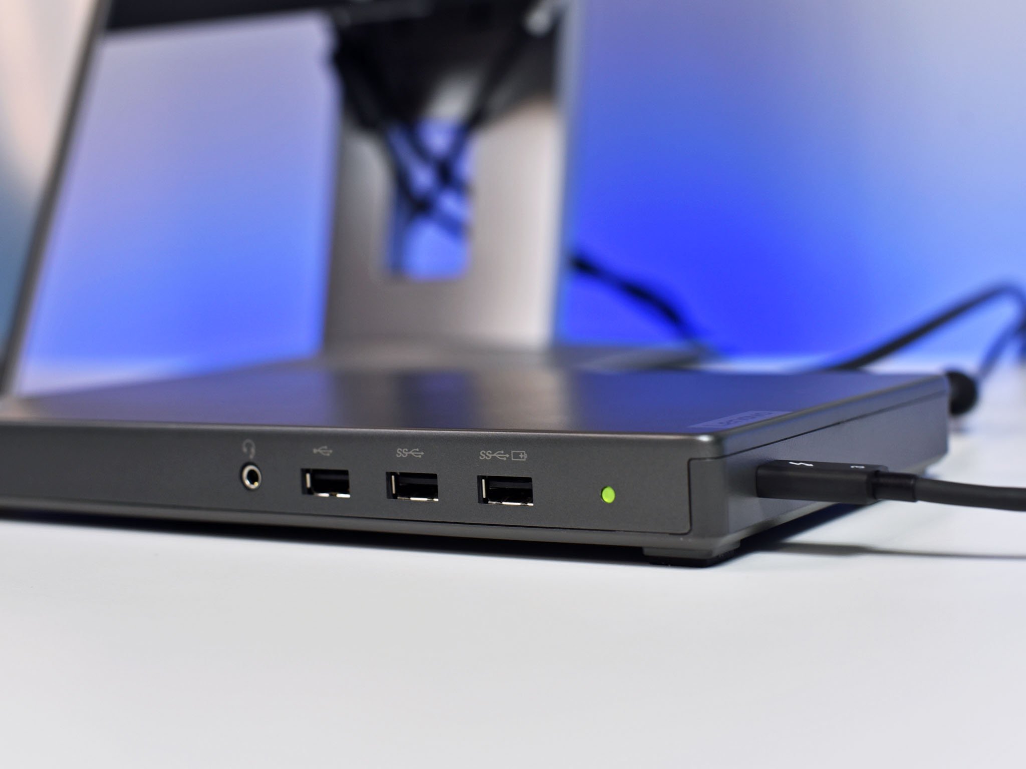 Lenovo graphics. Lenovo Thunderbolt 3 Graphics Dock. EGPU Thunderbolt 3 Lenovo. Lenovo Thunderbolt 3 graphic Dock (GTX 1050 4gb). Док станция Lenovo graphic Dock.