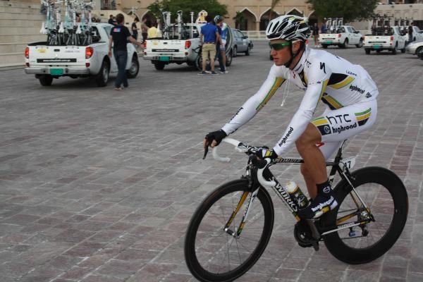 Mark Renshaw (HTC-Highroad) rides to the start.
