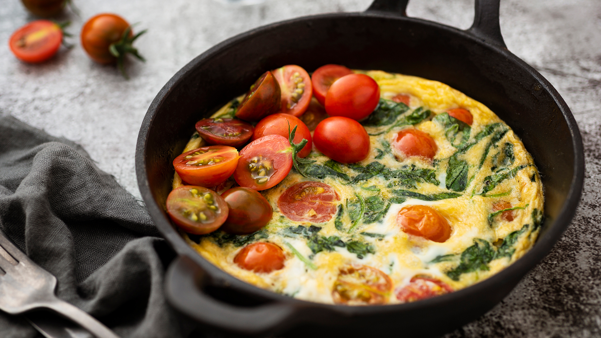 Tomato and spinach omelet for breakfast