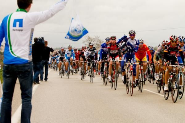Frank Schleck (Saxo Bank) got his feed bag early.