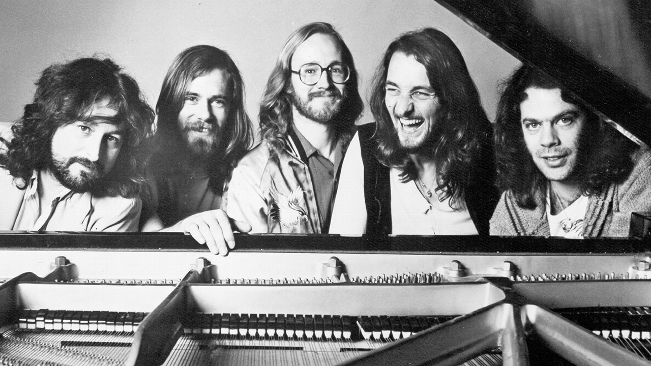 Rick Davies, Dougie Thomson, John A. Helliwell, Roger Hodgson and Bob C. Benberg of the rock band Supertramp circa 1975. (Photo by Michael Ochs Archives/Getty Images)