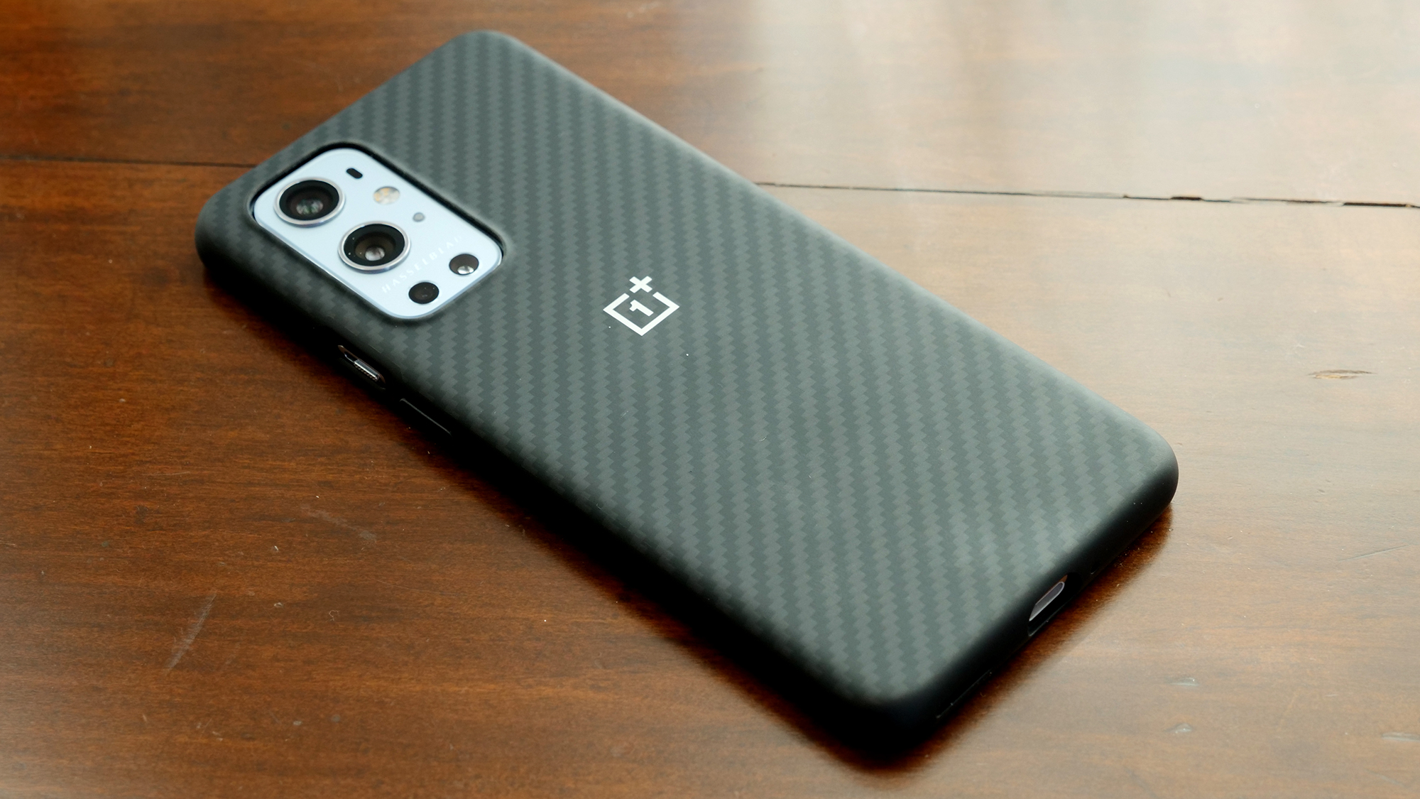 OnePlus 9 Pro with OnePlus carbon fiber case