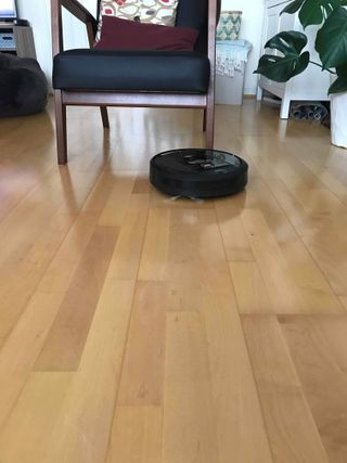 roomba i7+ cleaning floor