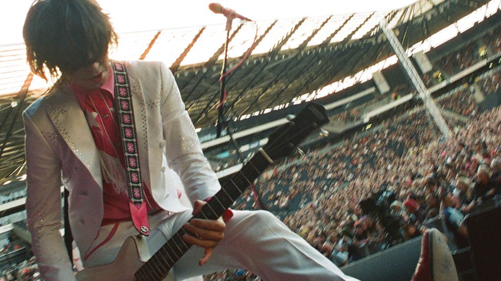 Starcrawler’s Henri Cash on why he plays a three-string guitar: “I’m