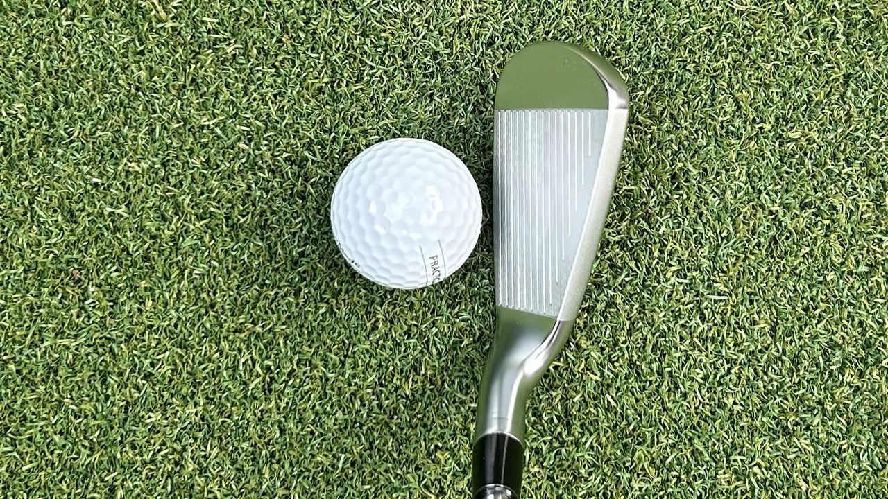 Photo of the Srixon ZXiR HL 8 Iron