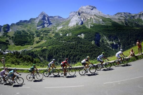 The peloton during stage 16 of the Tour de France