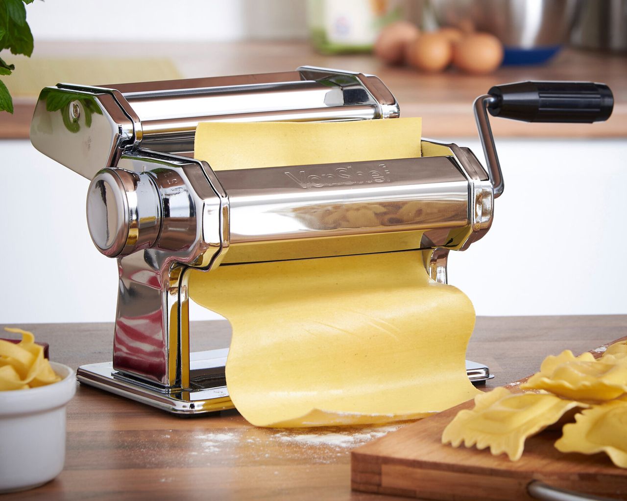 Vonshef manual pasta maker with three attachments