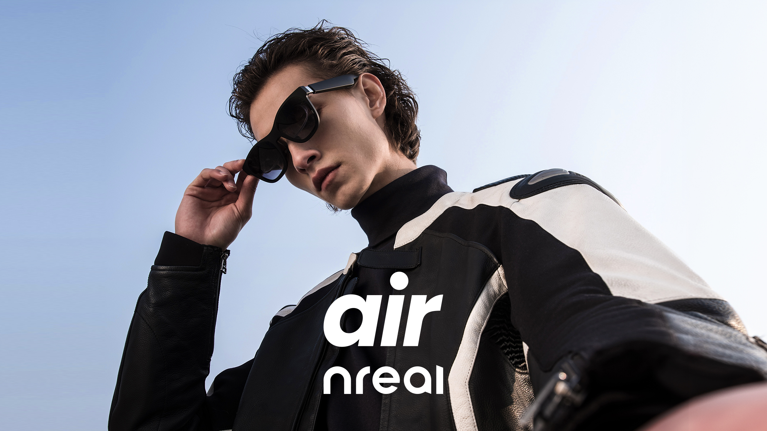 Model looks cool in Nreal Air glasses