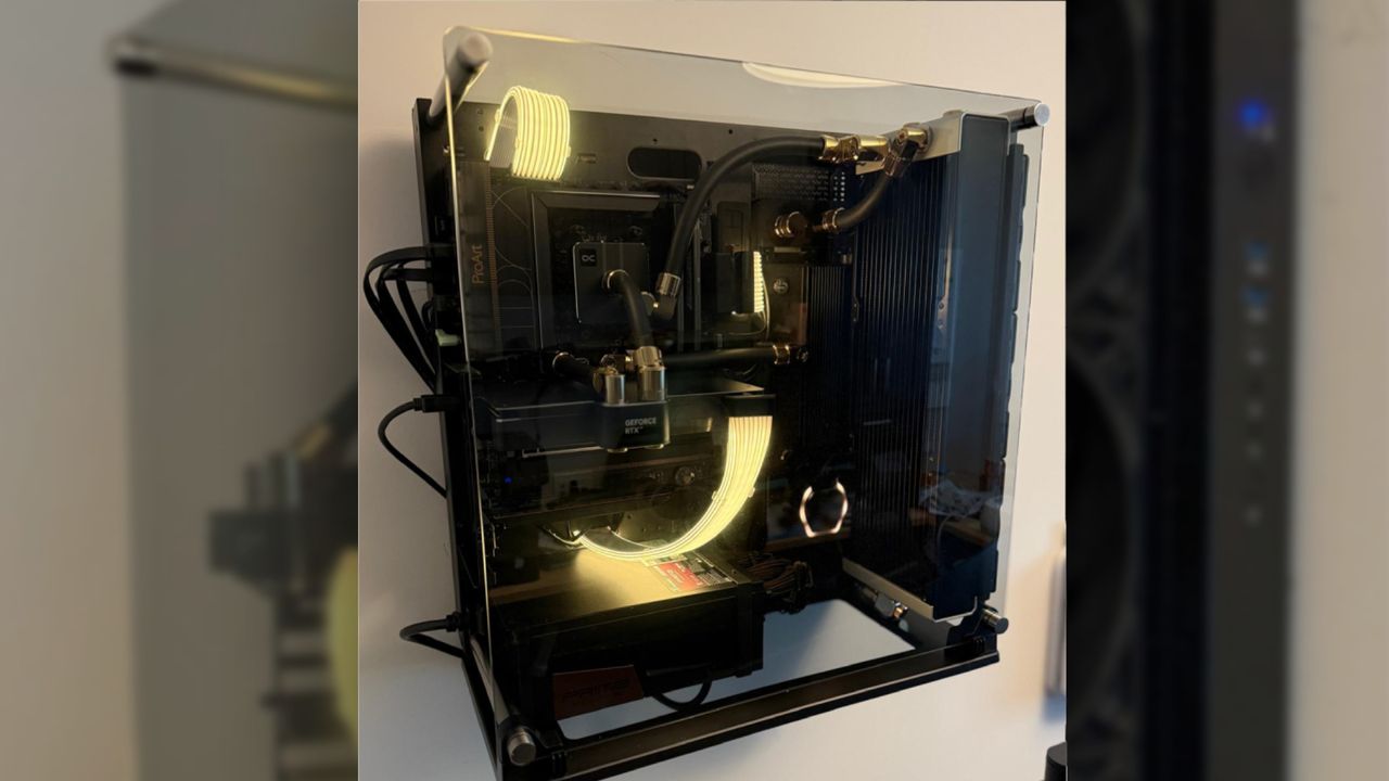 Wall-mounted PC