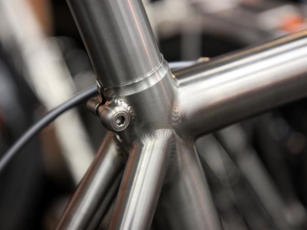 The tapered seat tube top on this Vertigo frame blends elegantly into the Moots seatpost.