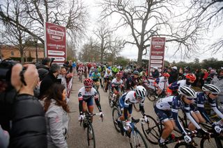 Riders start the 2016 women's Strade Bianche