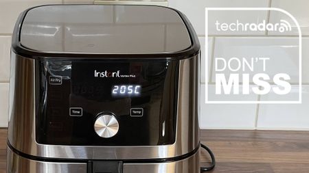Instant Vortex Plus air fryer on a kitchen countertop 