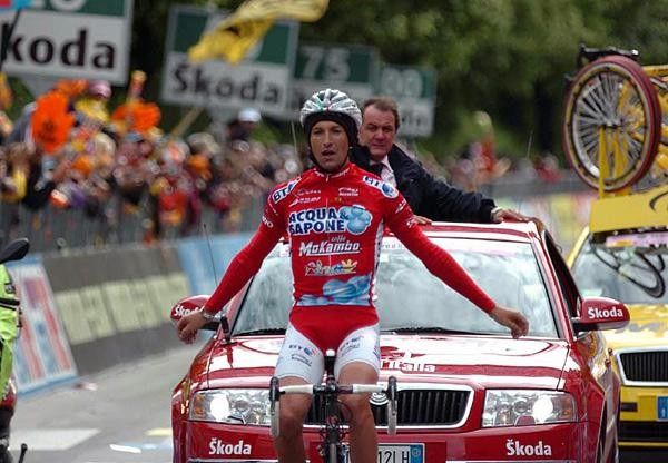 Stefano Garzelli (Acqua &amp; Sapone-Caff&egrave; Mokambo) relieved with his amazing effort.