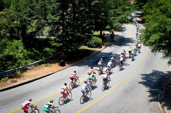The bunch heads back out onto another long loop.