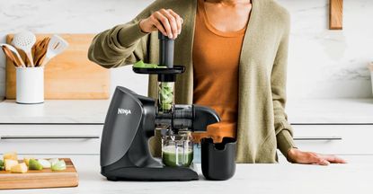 Aanpassing tornado maak het plat Best cold press juicer 2023: tested by appliance experts | Homes & Gardens