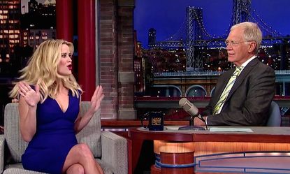 Reese Witherspoon has a "blonde moment" on Letterman