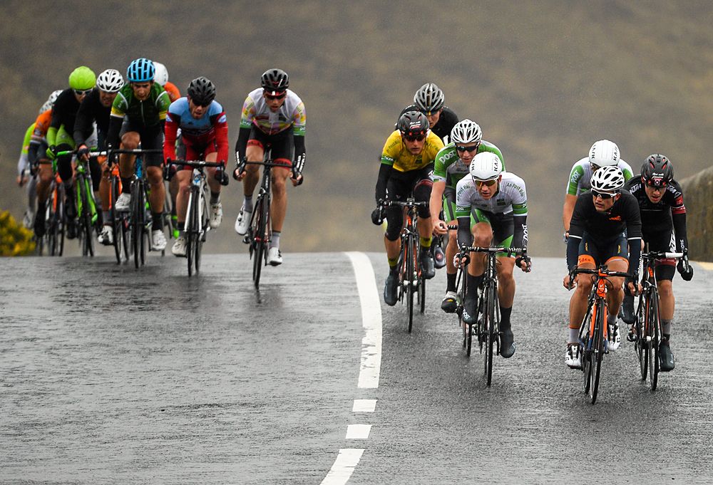 Splits in the field started near the end of stage 5
