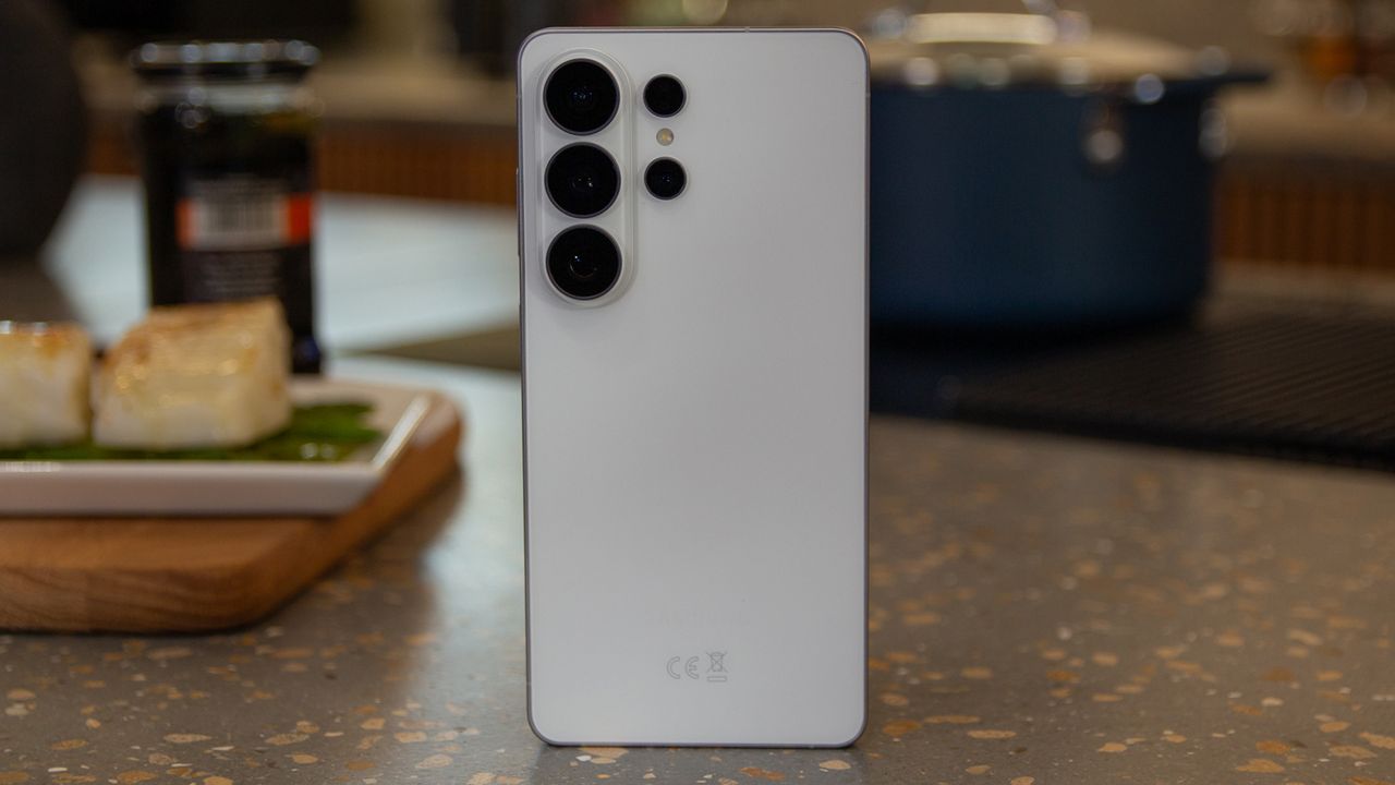 Everyone is talking about the Galaxy S26 Ultra Privacy Display — but there’s one major problem