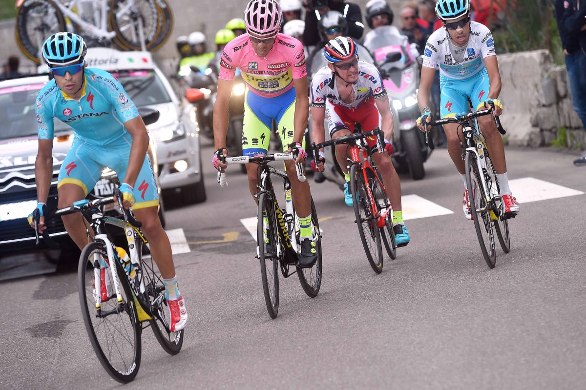 Alberto Contador (Tinkoff-Saxo) and Mikel Landa (Astana) look fine while Fabio Aru and Yury Trofimov are on the limit