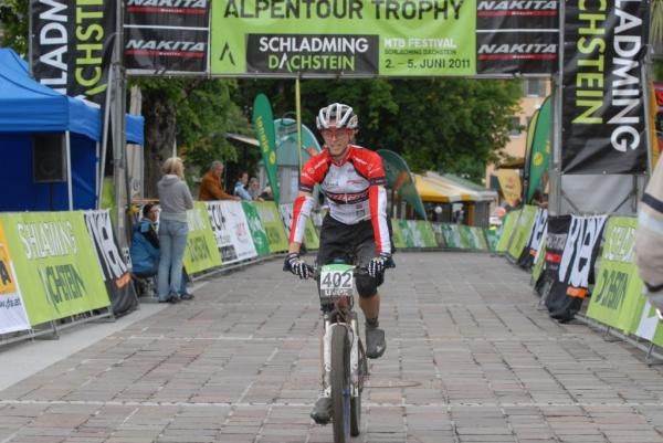 Karin Leumann wins the women's stage 1