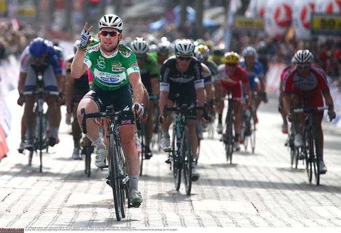 Mark Cavendish wins stage 4