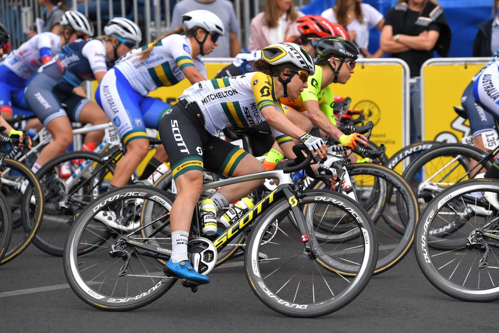 Amanda Spratt (Mitchelton-Scott) at speed