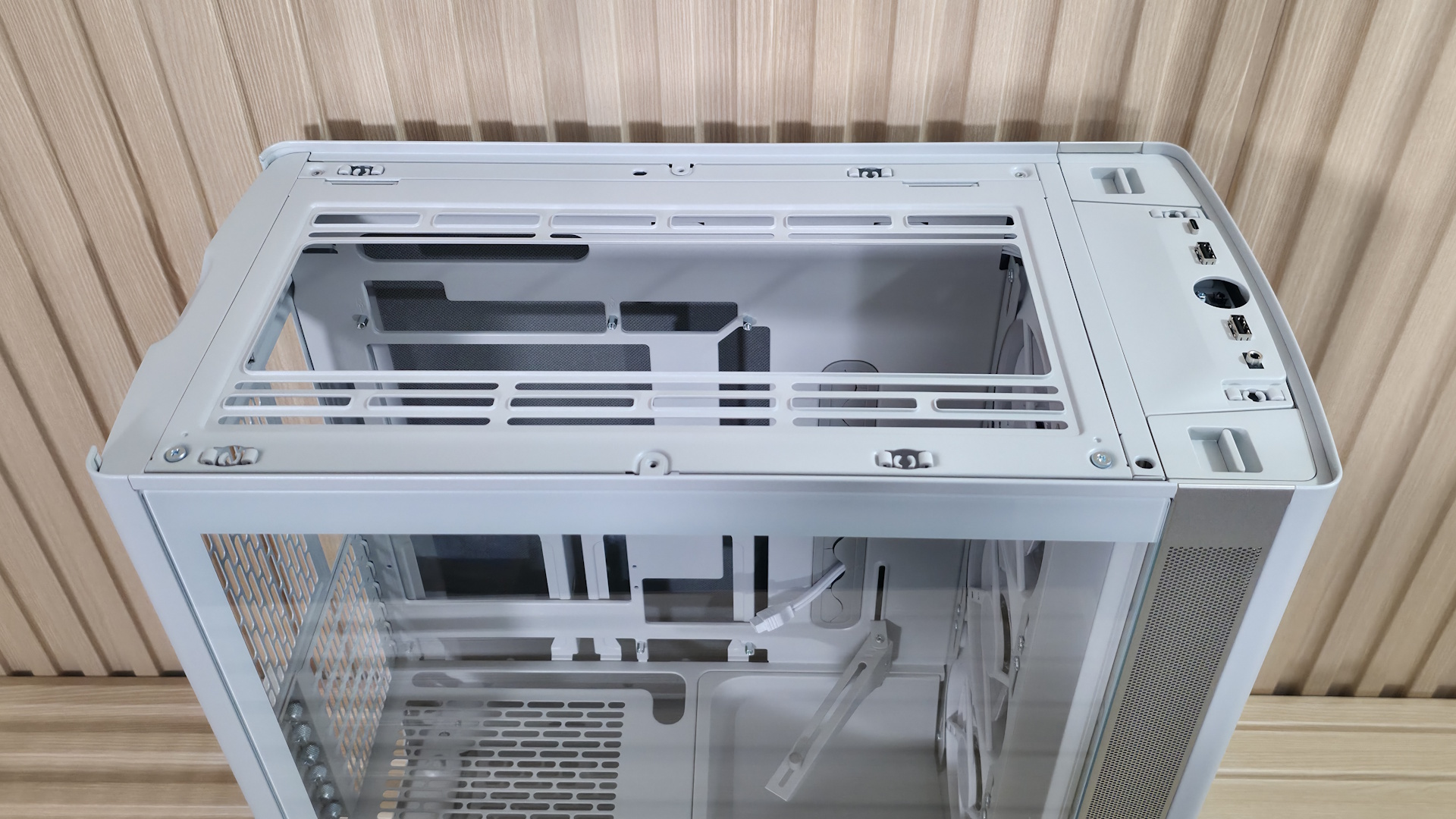 Fractal Define One - Inside