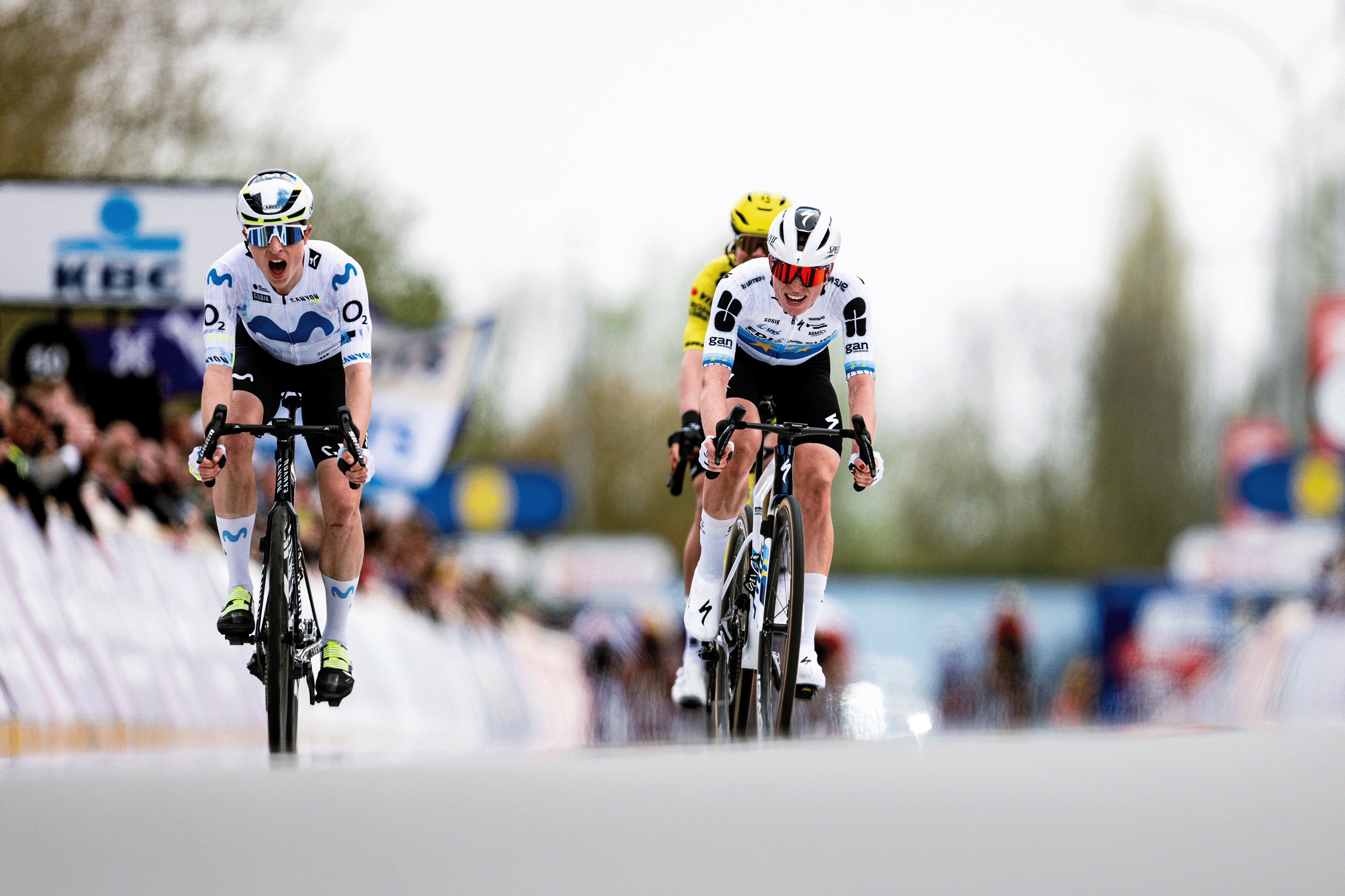WAREGEM, BELGIUM - APRIL 01: (L-R) Race winner Marlen Reusser of Switzerland and Team Movistar, Lieke Nooijen of Netherlands and Team Visma | Lease a Bike and Demi Vollering of Netherlands and Team FDJ United - SUEZ sprint at finish line during the 14th Dwars door Vlaanderen 2026 - Women's Elite a 128.8km one day race from Waregem to Waregem / #UCIWWT / on April 01, 2026 in Waregem, Belgium. (Photo by Billy Ceusters/Getty Images)