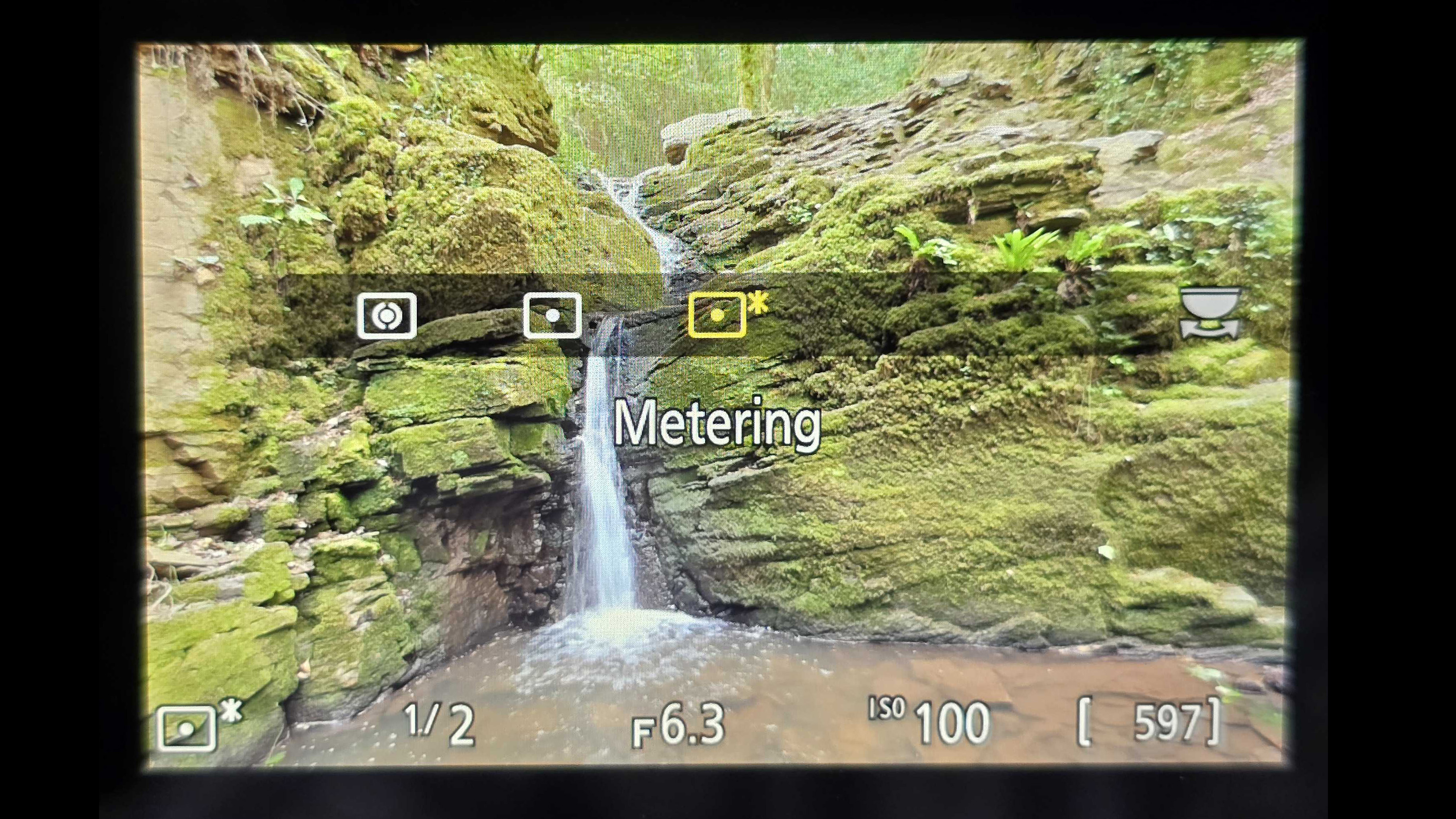 Selecting the metering mode for the best exposure