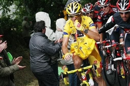 Valverde gets a push as he removes his long sleeve jersey.