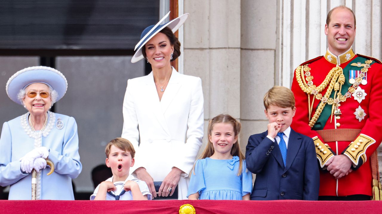 Queen Elizabeth on Buckingham Palace balcony with the Wales family