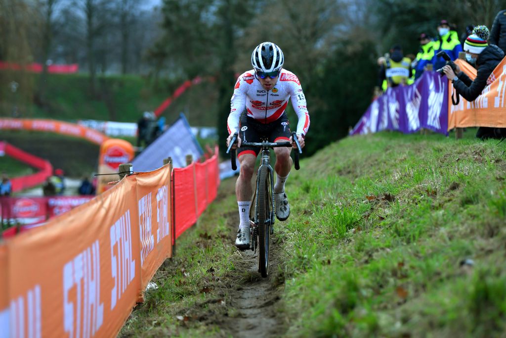 HULST NETHERLANDS JANUARY 02 Eli Iserbyt of Belgium and Team Pauwels Sauzen Bingoal competes during the 6th Hulst Vestingcross UCI CycloCross Worldcup 2022 Mens Elite CXWorldCup UCIcyclocrossWC on January 02 2022 in Hulst Netherlands Photo by Luc ClaessenGetty Images