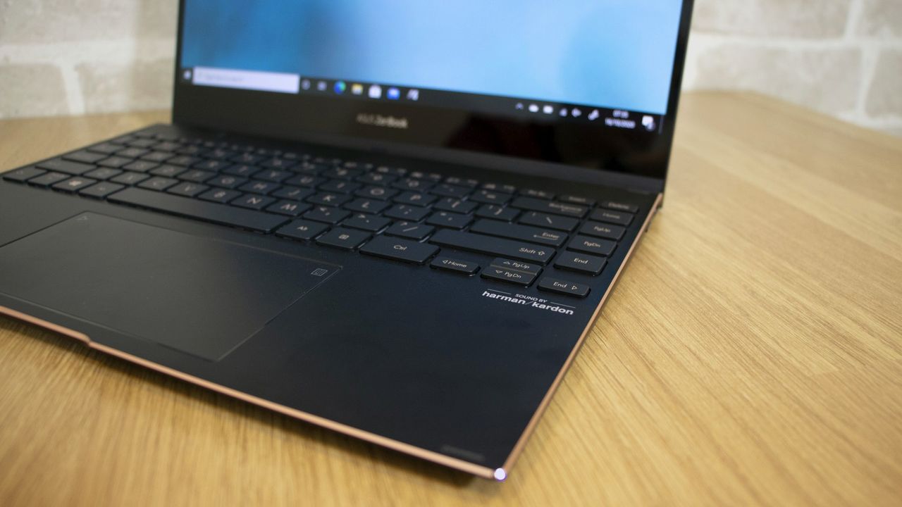 Asus ZenBook Flip S UX371 review: Stylish and light, but not a