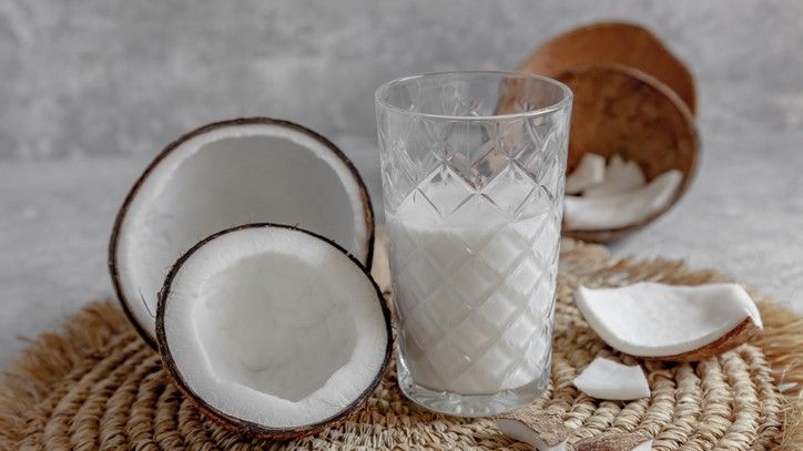 Coconut milk: nutrition facts and health benefits