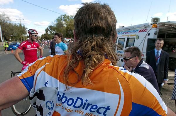 No mistaken the hairstyle, it belongs to New Zealander Shane Archbold (Rabodirect New Zealand).