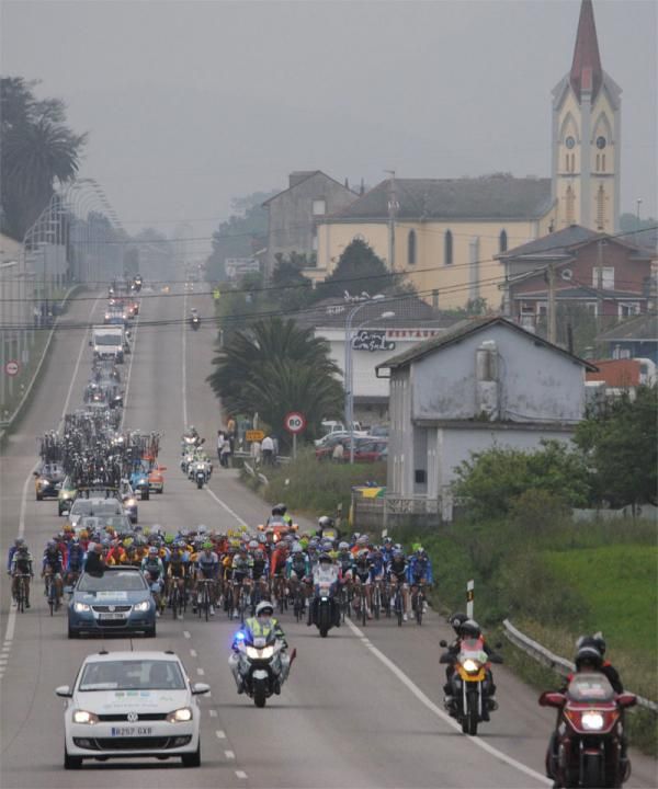The peloton is underway