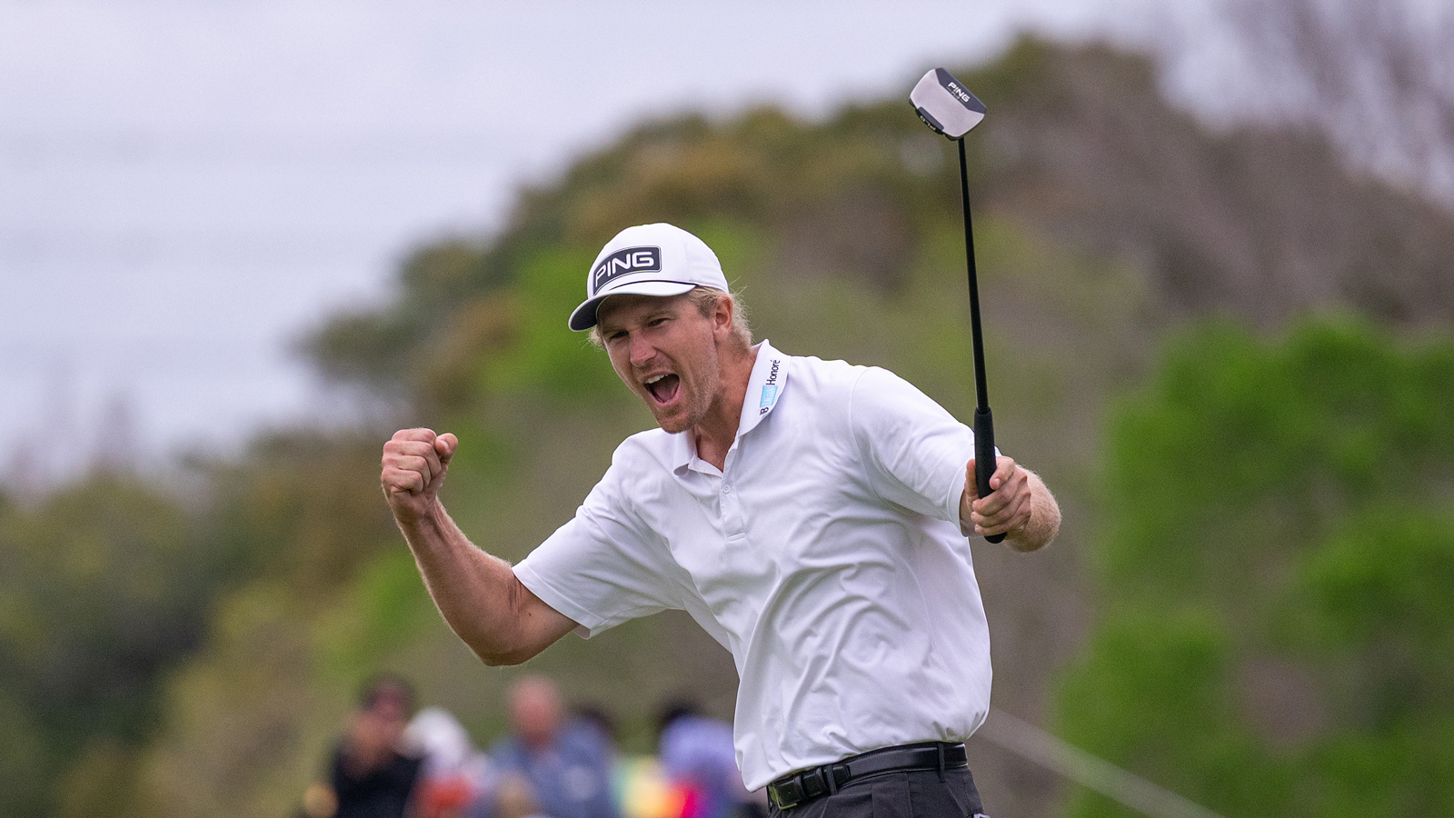 Travis Smyth celebrates a putt on the 18th hole