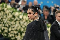 NEW YORK, NEW YORK - MAY 05: Dua Lipa attends the 2025 Met Gala Celebrating "Superfine: Tailoring Black Style" at Metropolitan Museum of Art on May 05, 2025 in New York City. (Photo by Dia Dipasupil/Getty Images)