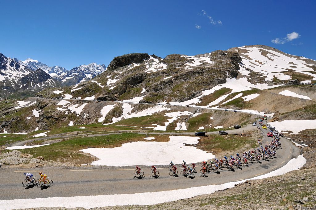 The peloton riding the Col du Galibier during the 2009 Dauphine