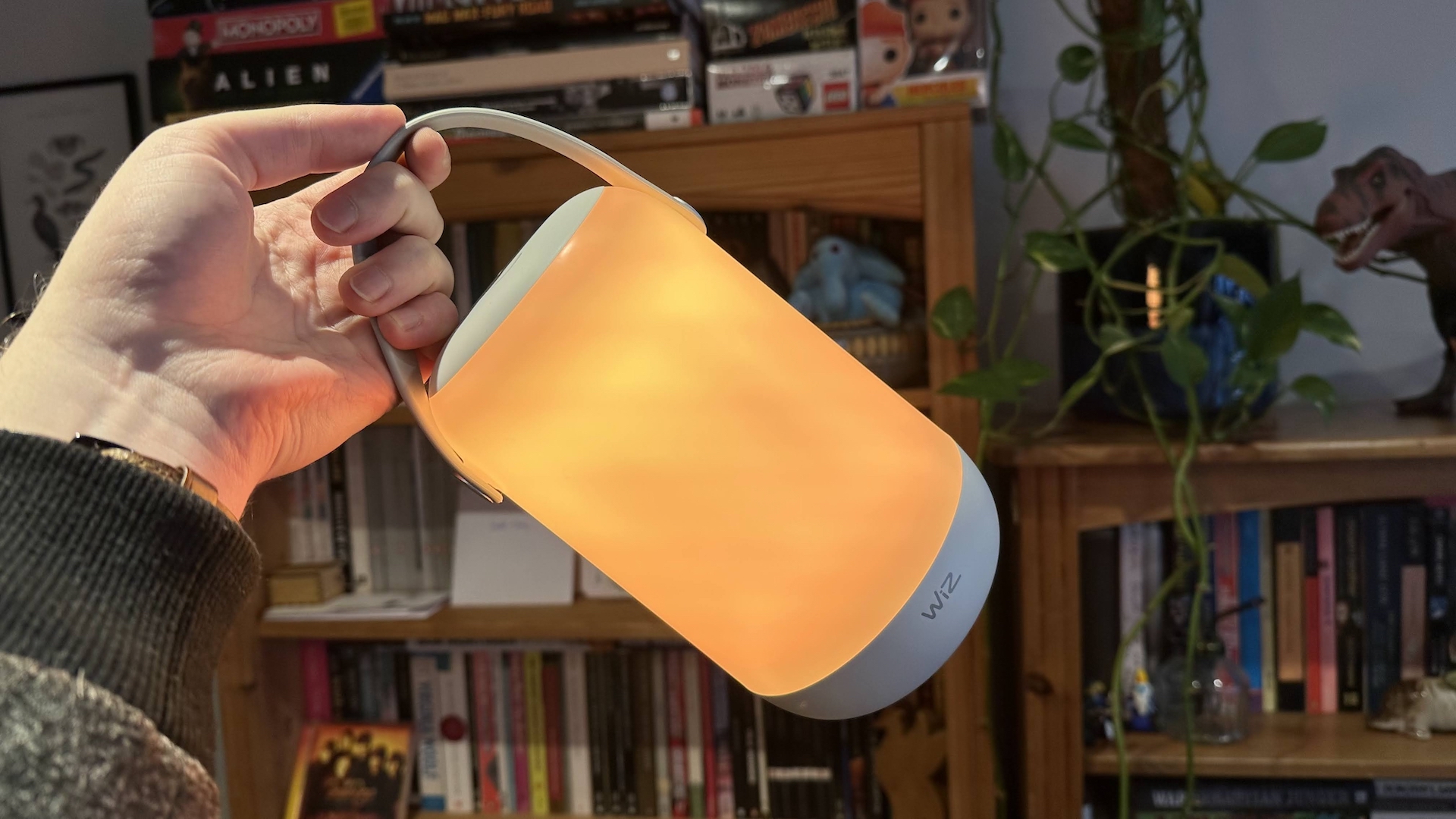 WiZ Luminaire Mobile Portable Light glowing thanks to its app settings