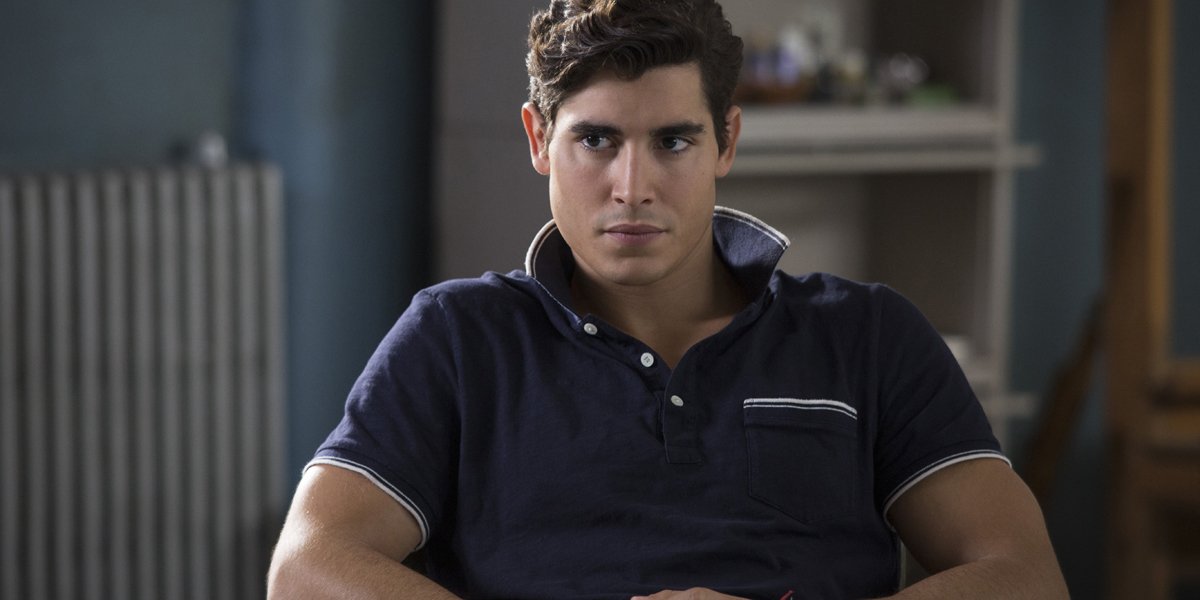 Henry Zaga as Roberto daCosta in The New Mutants