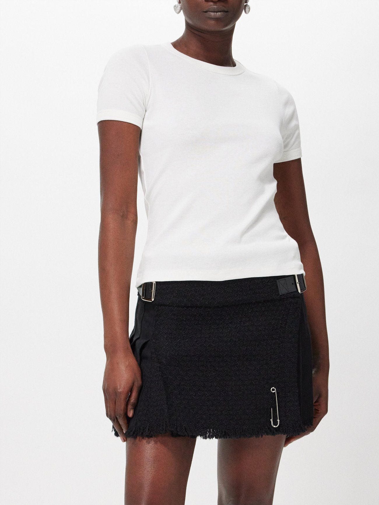 missing-image الجميع يصممون القميص الأبيض تحت صيحة البلوز