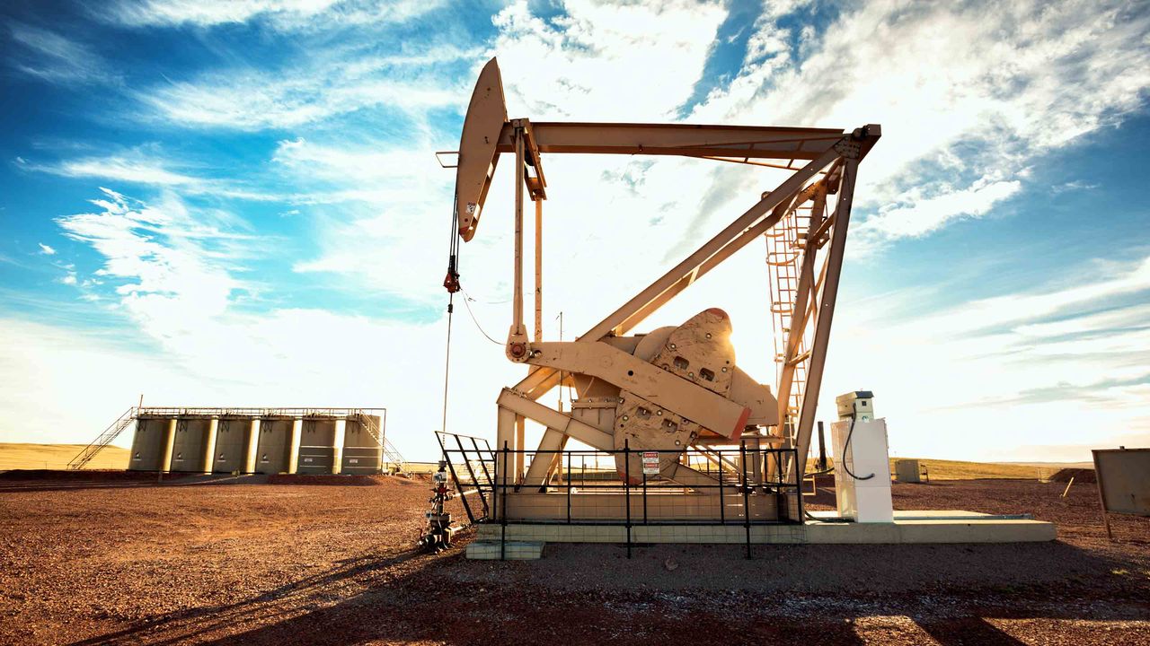 oil derrick in Texas