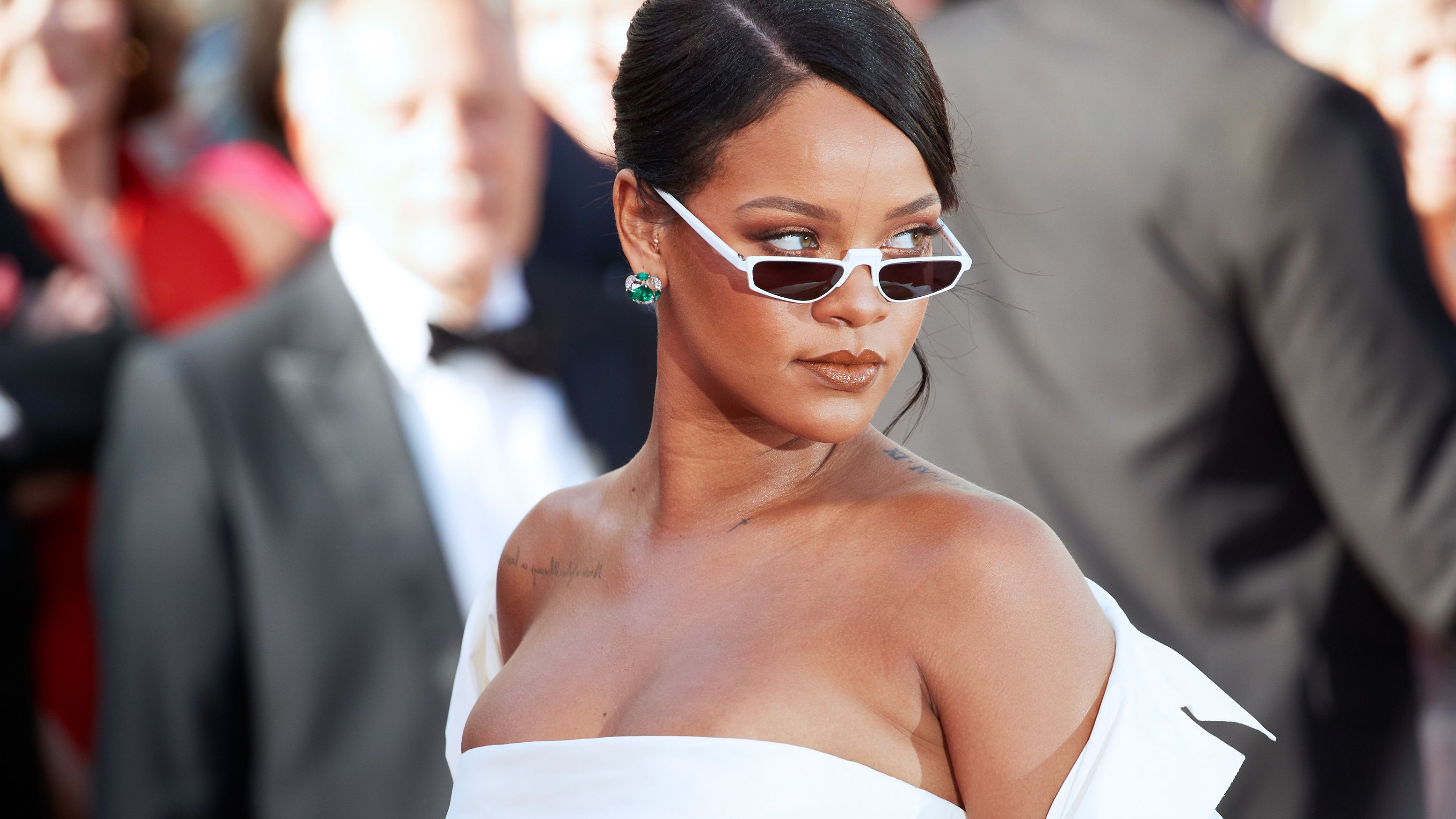 Rihanna S Response To Chris Brown Snapchat Ad Causes Snapchat S Stock To Plummet Marie Claire