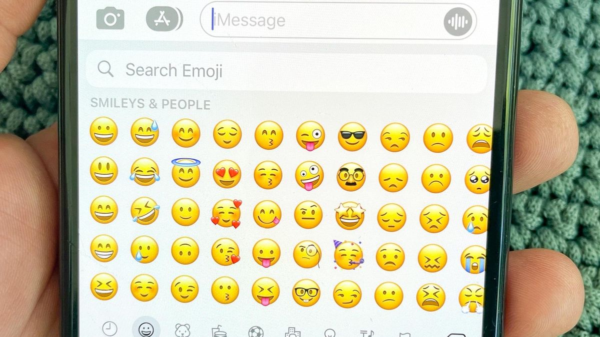 new emojis ios 15 release date