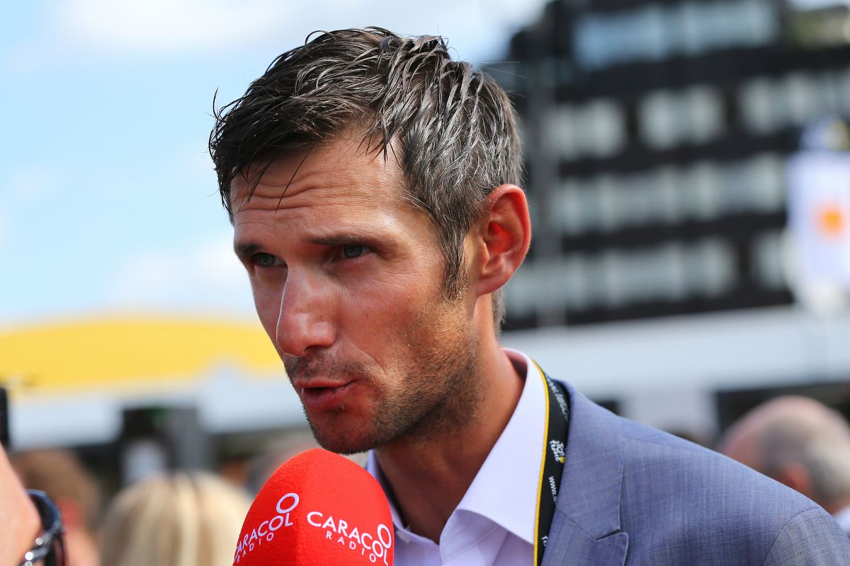 Fr&auml;nk Schleck chatting with the media